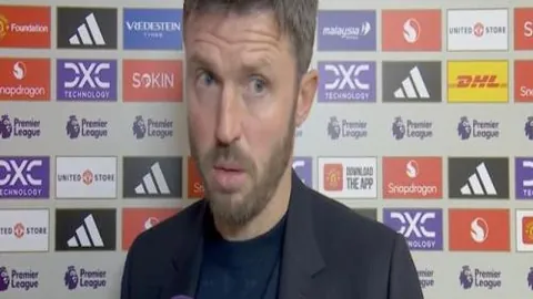 韩梅、宁忠岩海伦芬速滑世界杯获铜牌